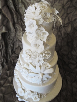 monochrome wedding cake